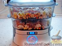 Фото приготовления рецепта: Волованы с марципаном и консервированными персиками, из слоёного теста "наоборот" - шаг №10