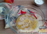 Фото приготовления рецепта: Картофельный салат с соусом из майонеза, сметаны и маринованных огурцов - шаг №5
