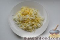 Фото приготовления рецепта: Салат "Обезьянка" (с крабовым мясом и сыром) - шаг №6