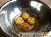 Фото приготовления рецепта: "Снеговик" из куриных шариков в сливочном соусе - шаг №10