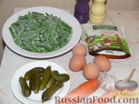 Фото приготовления рецепта: Салат из баклажанов с сыром и помидорами - шаг №10