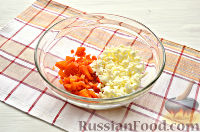 Фото приготовления рецепта: Салат "Обезьянка" (с курицей, яйцами, овощами) - шаг №2