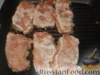 Фото приготовления рецепта: Антрекот из свинины - шаг №6