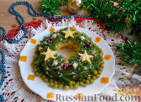 Фото приготовления рецепта: Салат "Сырное сердце" в виде рождественского венка - шаг №12