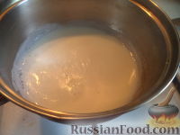 Фото приготовления рецепта: Ячневая каша молочная - шаг №2