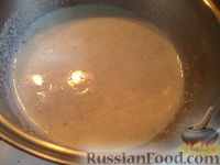 Фото приготовления рецепта: Ячневая каша молочная - шаг №4