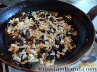 Фото приготовления рецепта: Картофель, тушенный с сушеными грибами - шаг №6