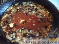 Фото приготовления рецепта: Картофель, тушенный с сушеными грибами - шаг №7