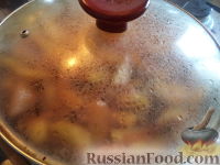 Фото приготовления рецепта: Картофель, тушенный с сушеными грибами - шаг №13