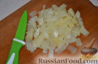Фото приготовления рецепта: Салат с ананасами "Экзотика" - шаг №4