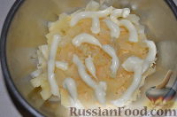 Фото приготовления рецепта: Салат с ананасами "Экзотика" - шаг №7