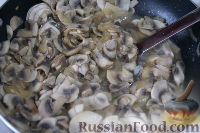 Фото приготовления рецепта: Салат из фасоли с грибами - шаг №6