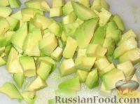 Фото приготовления рецепта: Праздничный салат со свеклой, сельдью и авокадо - шаг №1