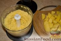 Фото приготовления рецепта: Картофельные оладьи с мятным соусом - шаг №3