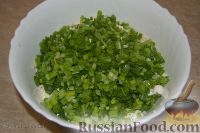 Фото приготовления рецепта: Сырная запеканка с зеленым луком - шаг №4