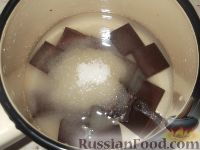 Фото приготовления рецепта: Блестящая шоколадная глазурь - шаг №2