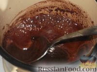 Фото приготовления рецепта: Блестящая шоколадная глазурь - шаг №3