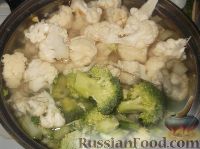 Фото приготовления рецепта: Суп из брокколи и цветной капусты - шаг №7