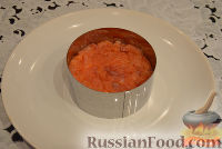 Фото приготовления рецепта: Праздничный салат с семгой - шаг №9