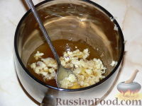 Фото приготовления рецепта: Курица в медово-чесночном соусе, запеченная в духовке - шаг №2