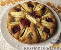 Фото приготовления рецепта: Ореховый пирог с яблоками и сливами - шаг №4