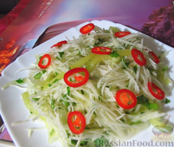 Салат из кольраби с яйцом и огурцом — рецепт с фото