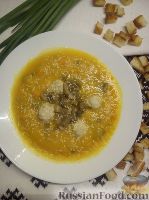Фото приготовления рецепта: Крем-суп из тыквы и картофеля, с фрикадельками и гренками - шаг №9