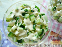 Фото приготовления рецепта: Слоеный салат с отварным мясом - шаг №5