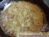Фото приготовления рецепта: Свинина, тушенная с луком в соево-томатном соусе - шаг №2
