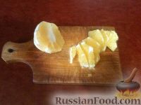 Фото приготовления рецепта: Утка с яблоками и апельсинами - шаг №8