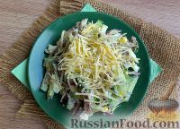 Фото приготовления рецепта: Пикантный салат с сердцем, сыром, огурцом - шаг №8