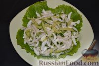 Фото приготовления рецепта: Салат с кальмарами и огурцами - шаг №12