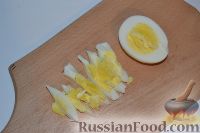 Фото приготовления рецепта: Салат из кальмаров с грибами - шаг №4