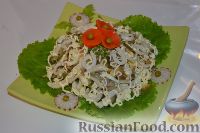 Фото приготовления рецепта: Салат из кальмаров с грибами - шаг №13