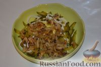 Фото приготовления рецепта: Салат из кальмаров с грибами - шаг №10