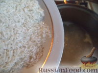 Фото приготовления рецепта: Каша рисовая на молоке - шаг №4