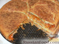 Фото приготовления рецепта: Заливной пирог с квашеной капустой и мясным фаршем - шаг №13