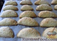 Фото приготовления рецепта: Милопитакья - греческие пирожки - шаг №16