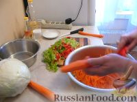 Фото приготовления рецепта: Салат из капусты "Витаминный" - шаг №4