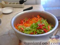 Фото приготовления рецепта: Салат из капусты "Витаминный" - шаг №6