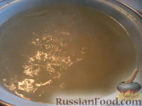 Фото приготовления рецепта: Суп с куриной грудкой и клецками - шаг №2