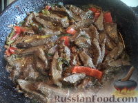 Фото приготовления рецепта: Булгур с фрикадельками, на сковороде - шаг №15