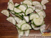 Фото приготовления рецепта: Овощной салат с яблоком и кунжутом - шаг №3