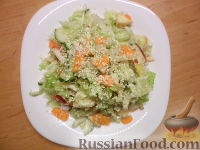 Фото приготовления рецепта: Овощной салат с яблоком и кунжутом - шаг №8