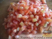 Фото приготовления рецепта: Греческий салат с красным луком - шаг №4