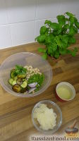Фото приготовления рецепта: Итальянский салат из кабачков цуккини с белой фасолью - шаг №11