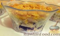 Фото приготовления рецепта: Слоеный салат с курицей, черносливом и арахисом - шаг №1