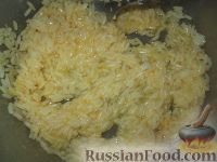 Фото приготовления рецепта: Салат "Мимоза" с хеком и сыром - шаг №4