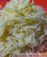Фото приготовления рецепта: Летний салат с индейкой, черешней и сыром фета - шаг №2