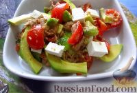 Фото к рецепту: Салат из авокадо, тунца, помидоров и сыра